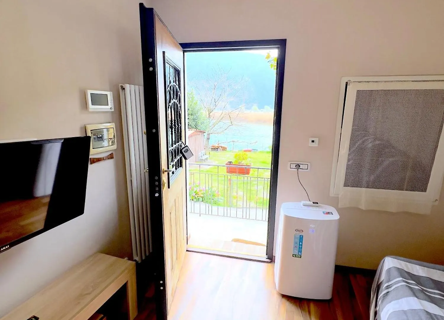 Dascio Lake Garden Serenity Holiday home